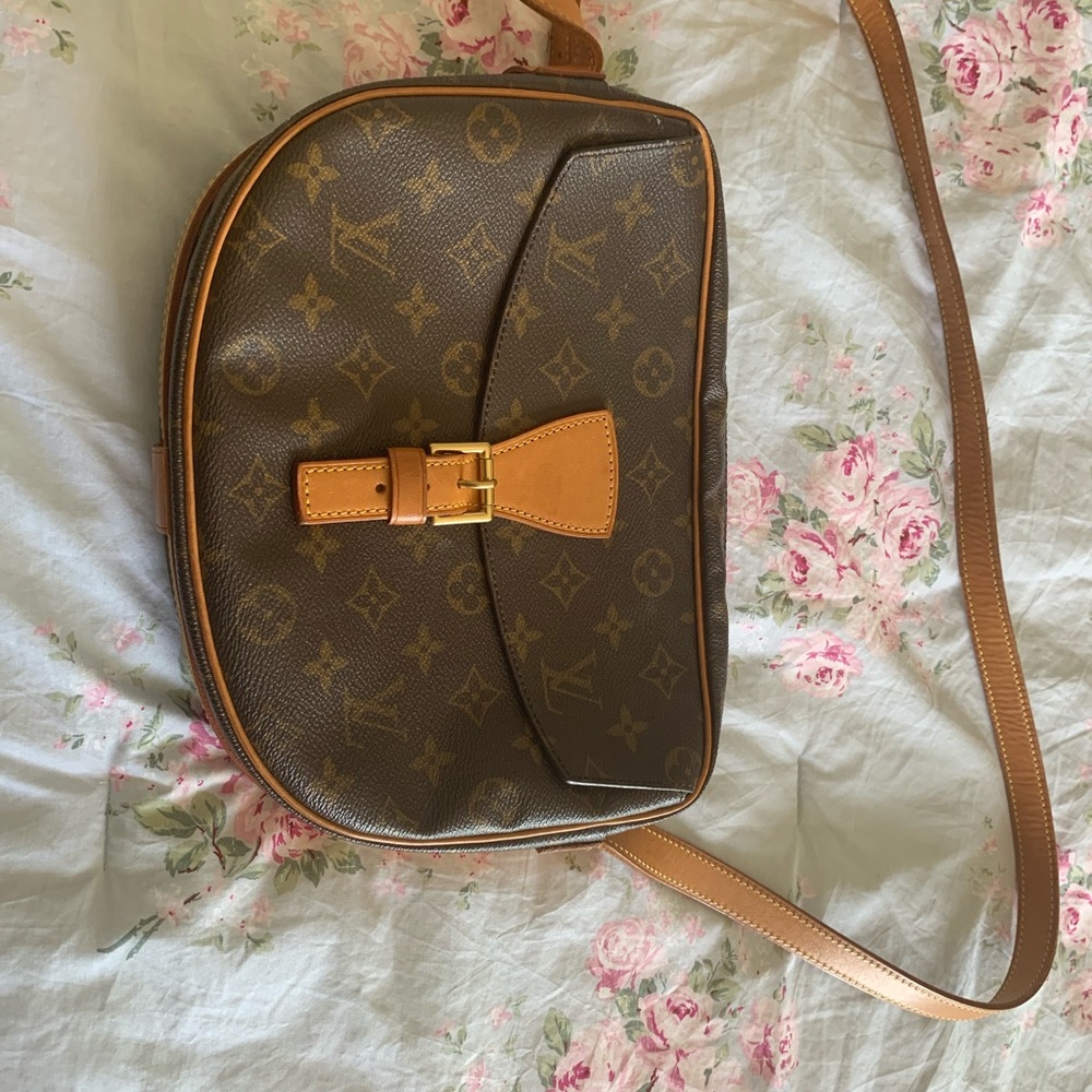 Louis Vuitton Crossbody (authentic)